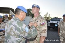 Ocenenie prslunkov mnohonrodnej zlonej jednotky velitestva misie UNFICYP  Mobile Force Reserve Medal Parade