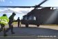 Tlakové plnenie vrtuľníka UH-60M počas chodu motorov - Hot Refueling